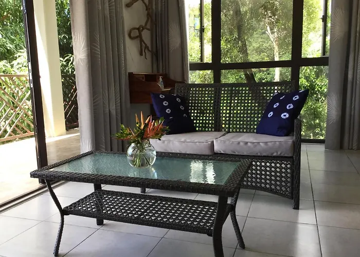 Bougainvillas Seychelles * Anse Royale