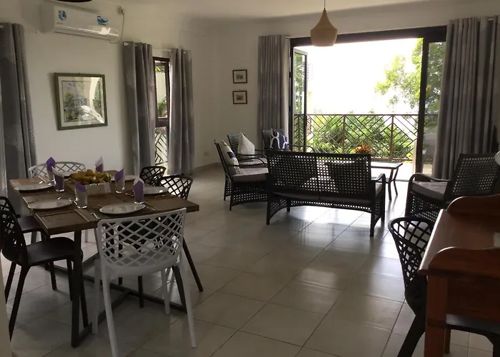 Bougainvillas Seychelles *